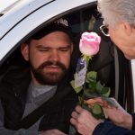 Schulen der Schwestern Unserer Lieben Frau in Passo Fundo verschenken Rosen