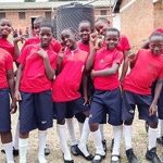 Nach zwei Jahren öffnen die Schulen in Uganda wieder