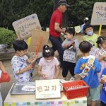 Kartoffelfest im Osan ND Kindergarten, Regina Pacis Provinz, Südkorea