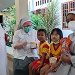 인도네시아 고아원- 중학교 학생들의 “서로를 돌보기” 활동