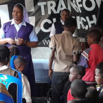 Berbagi dengan Masyarakat Kurang Mampu di Daerah Kumuh Kicheko, Nairobi, Kenya